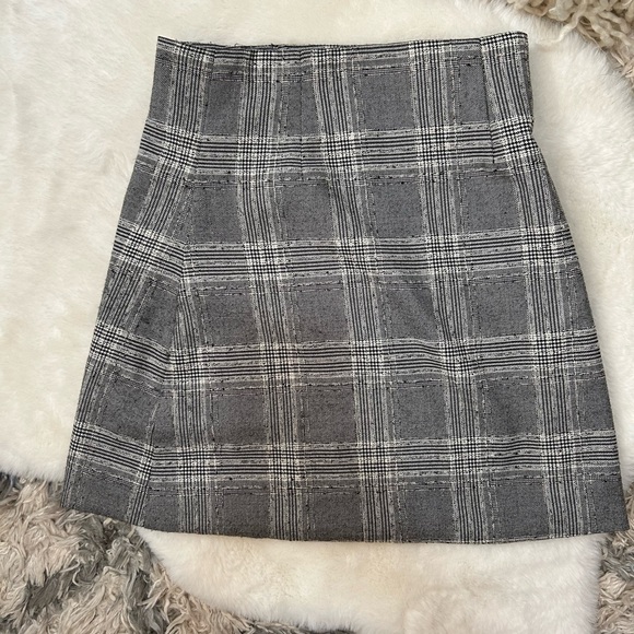 EUC - L’academie Lexi Mini Skirt - Picture 2 of 6